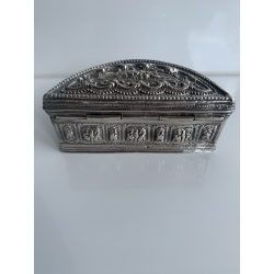 Halv måne dåse nr. 50