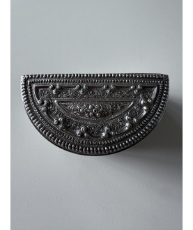 Halv måne dåse nr. 235