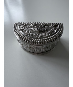 Halv måne dåse nr. 236